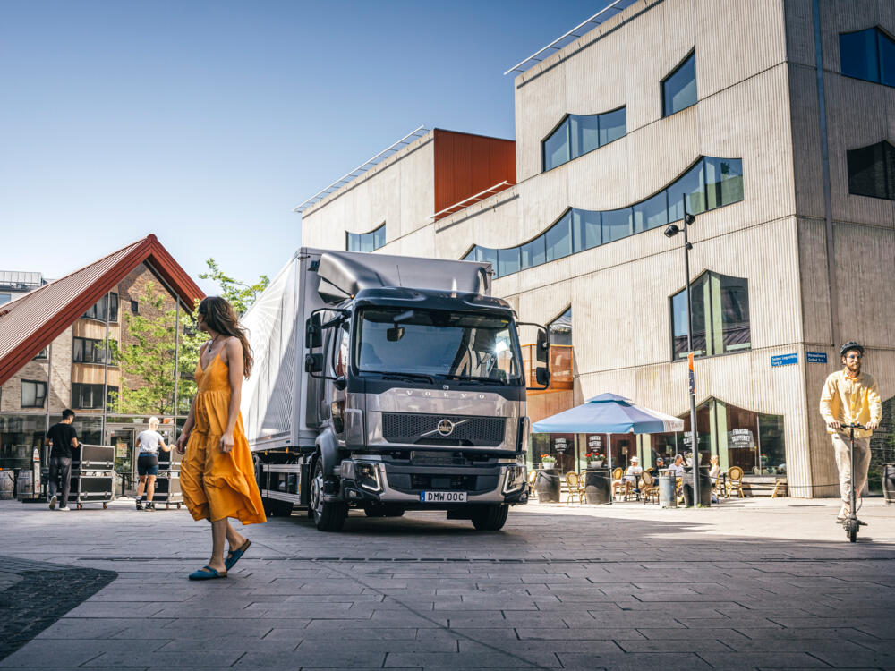 Nijwa-Volvo-Trucks-FL-10 Nijwa-Volvo-Trucks-FL-10