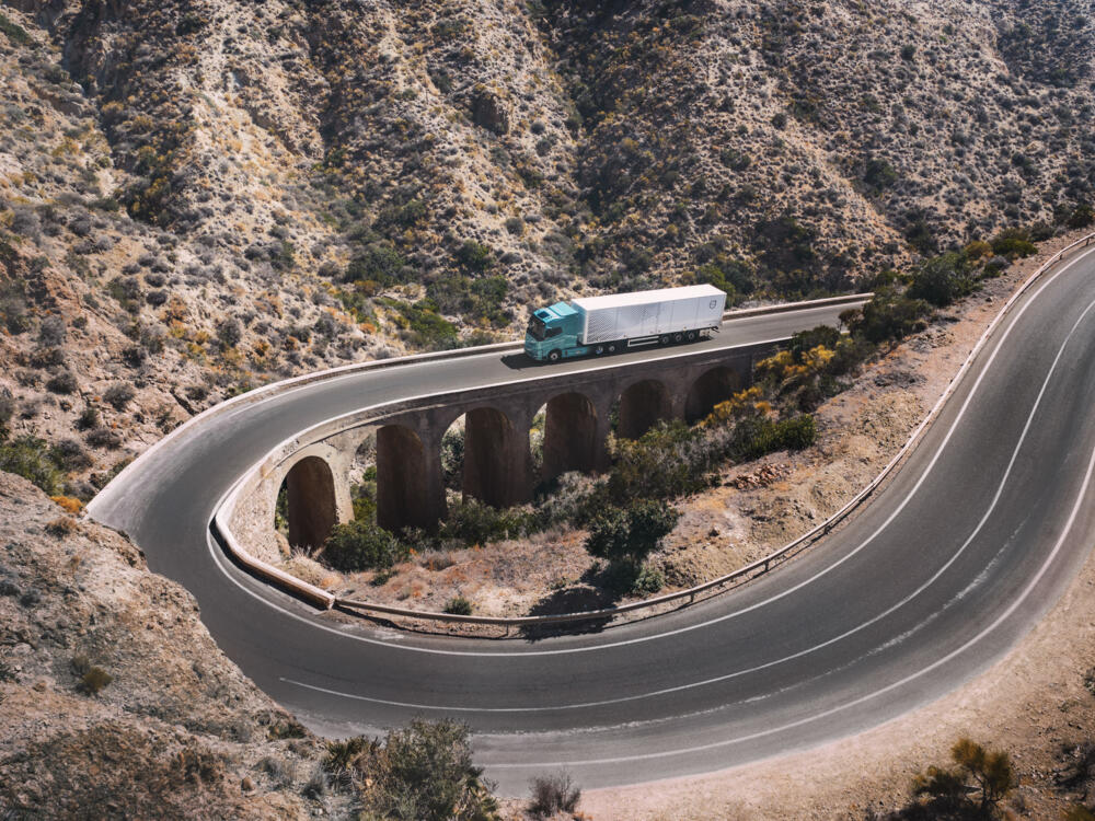 Volvo FH Aero extended range 8