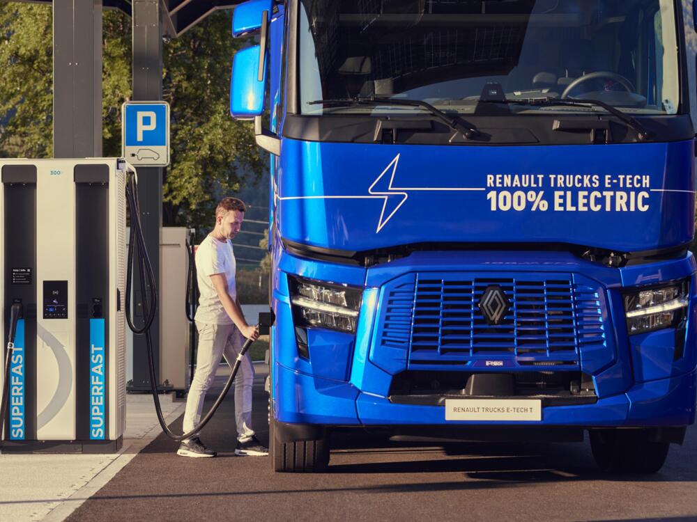 Nijwa-Renault-Trucks-E-Tech-T-Loading