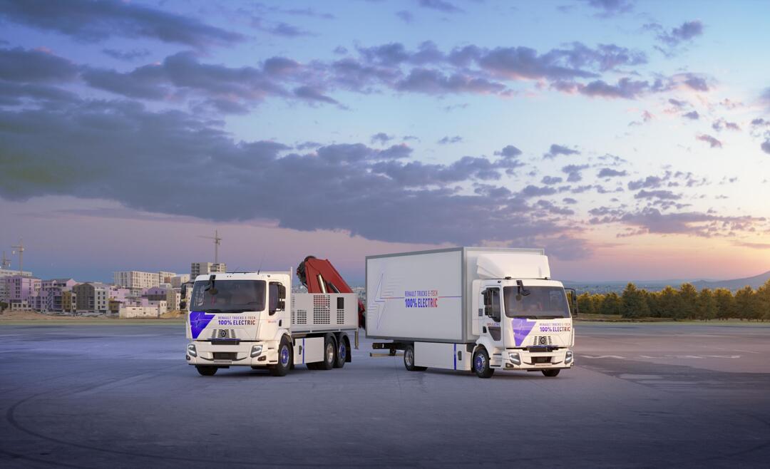 Nijwa-Renault-Trucks-D-E-Tech-riijdend-op-brug-driekwart