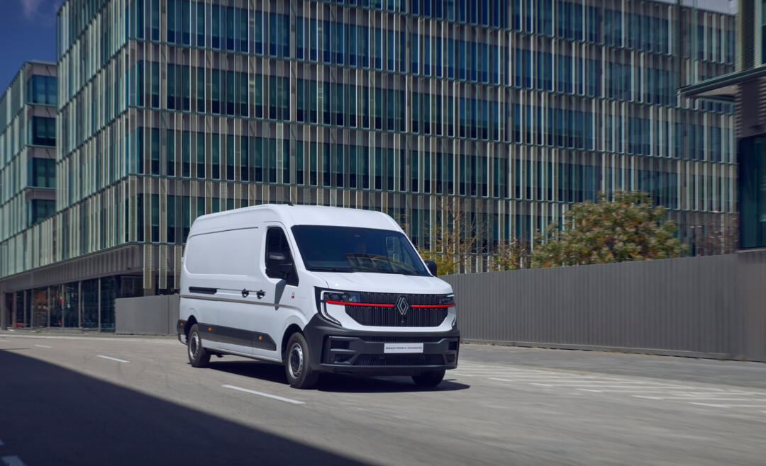Nijwa-renault-master-e-tech-in-de-stad