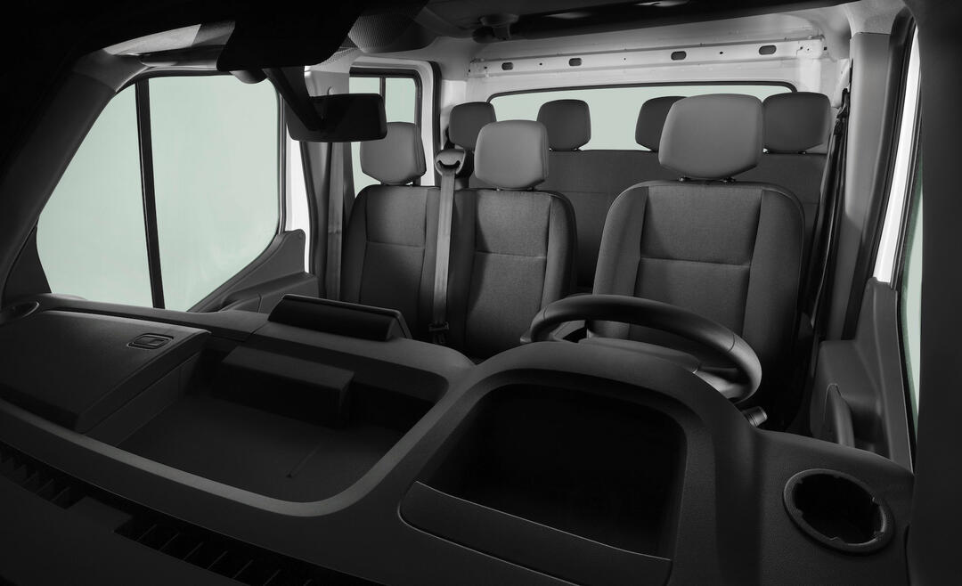 Nijwa-Renault-Master-bedrijfswagen-met-dubbele-cabine-tabs-interieur
