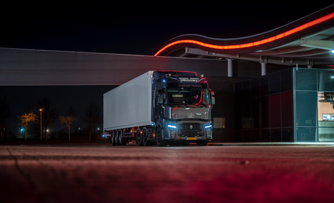 Nijwa-Renault-Trucks-T-Stilstaand