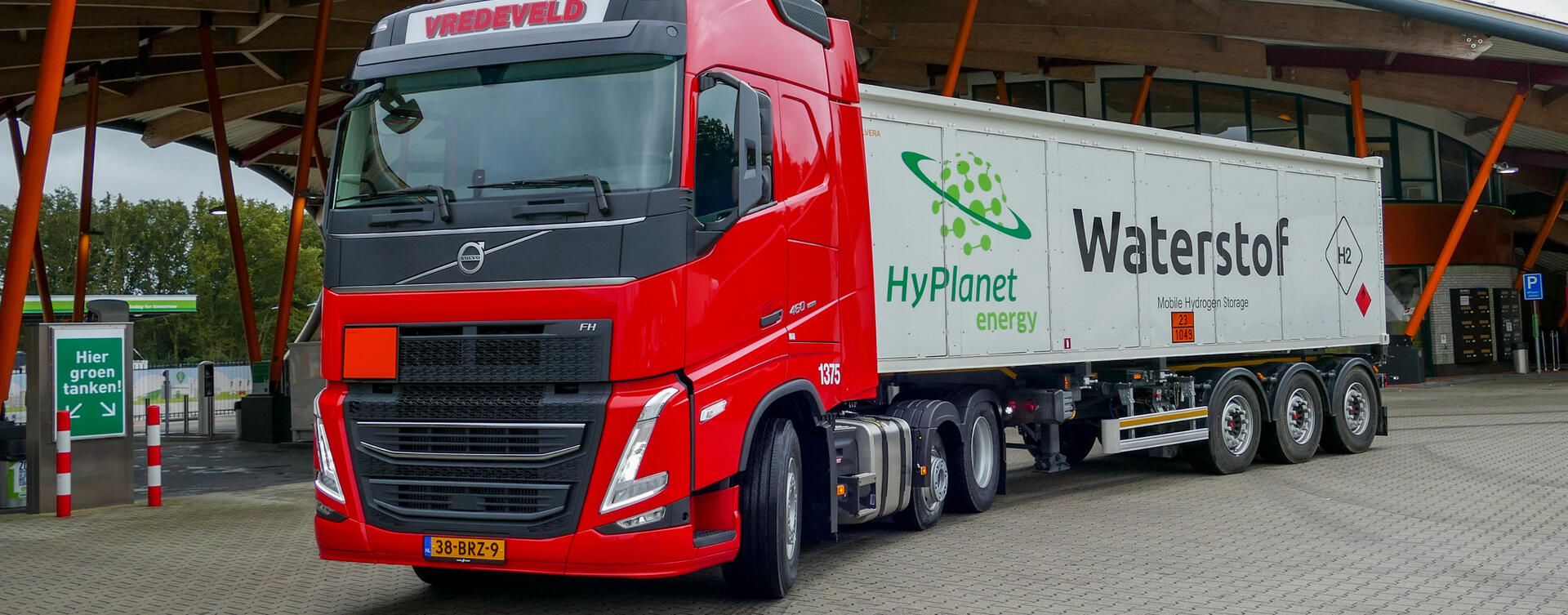 Vredeveld start distributie van waterstof met nieuwe Volvo FH