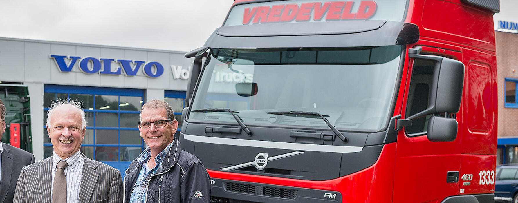 Vredeveld zet 10 nieuwe Volvo’s FM 460 in voor lokaal transport