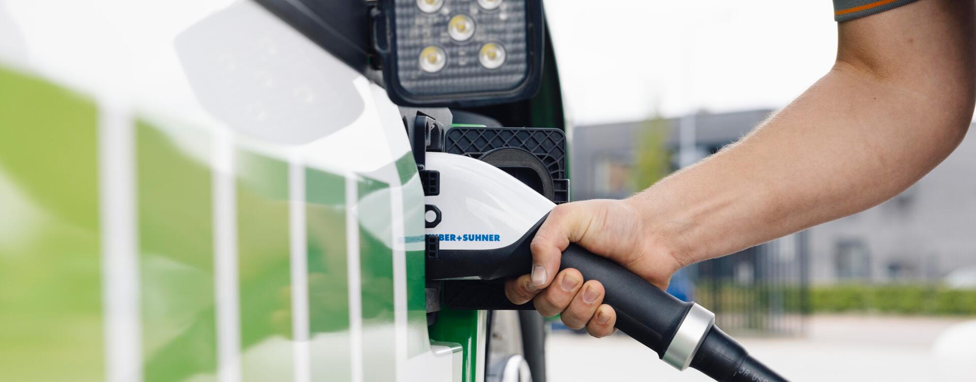 Zo krijg je in 2026 subsidie voor laadpunten voor elektrische trucks