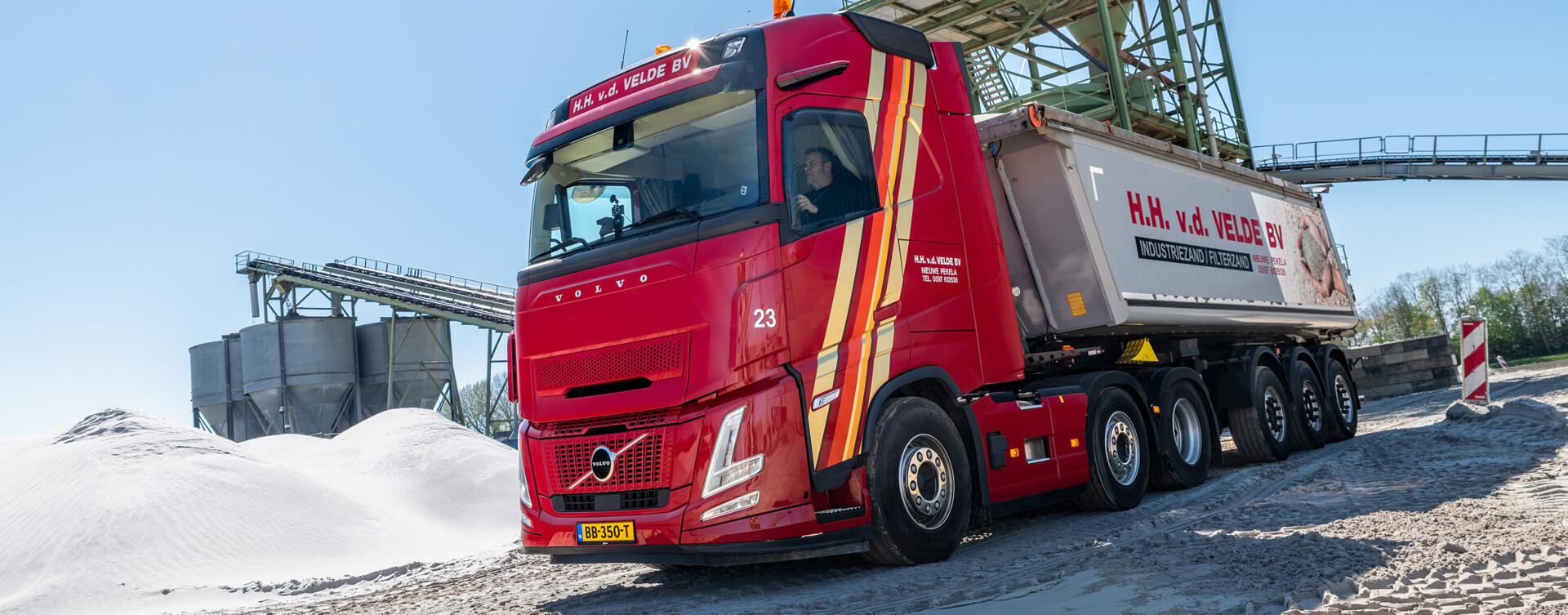 Wat doet Gronings zand in Egypte? Waarom H.H. van der Velde vertrouwt op de power van Volvo Trucks