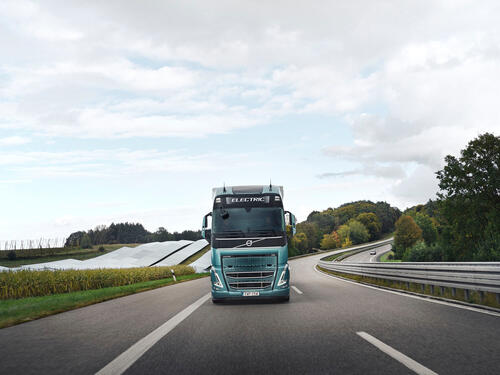 volvo-fh-electric-green-truck-test