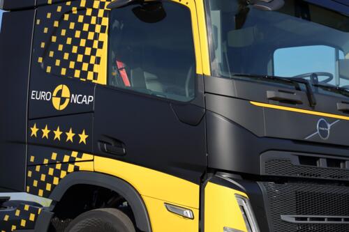 Volvo FM Euro NCAP-demotruck 5