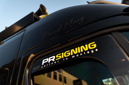 PR Signing Renault Master detail