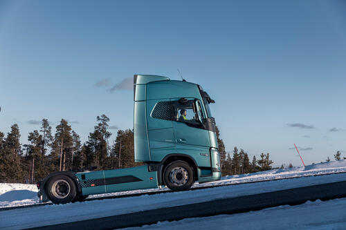 volvo-fh-glad-wegdek-active-grip