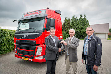 10-nieuwe-volvo-fm-s-voor-vredeveld-lijst.jpg