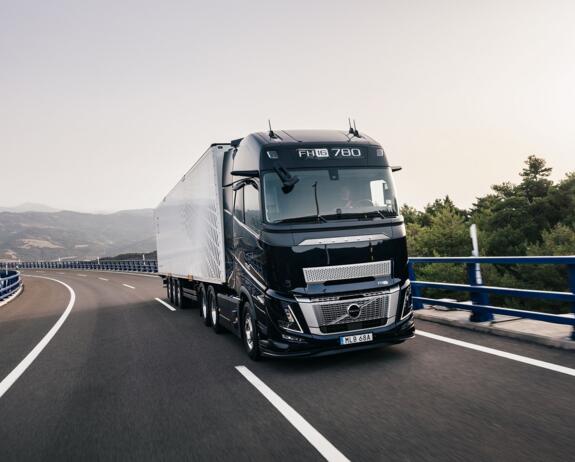 Volvo FH16 Aero header