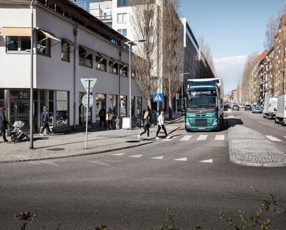 volvo-fm-electric-in-drukke-stad