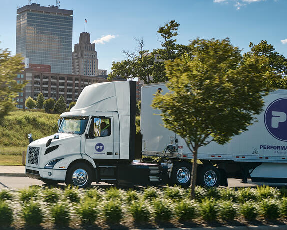 volvo-vnr-electric-maersk-performance-team volvo-vnr-electric-maersk-performance-team