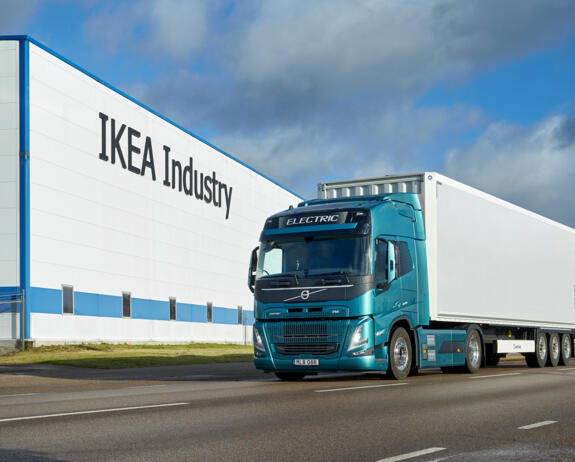 Met Volvo Trucks, IKEA en Raben Groep bundelen krachten om uitstootvrij transport te versnellen Met Volvo Trucks, IKEA en Raben Groep bundelen krachten om uitstootvrij transport te versnellen