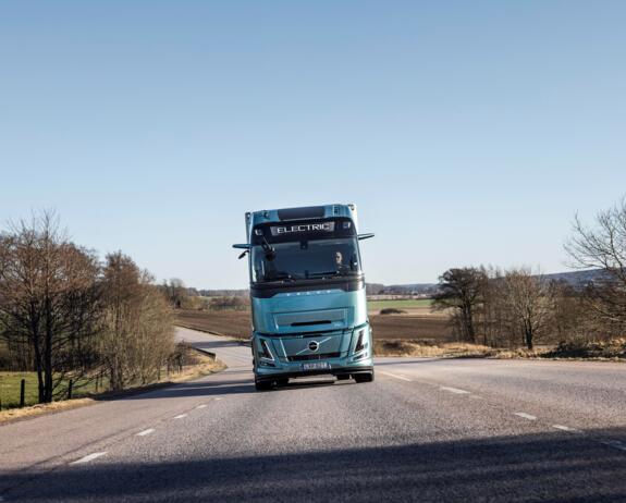 Volvo FH Aero-Electric header