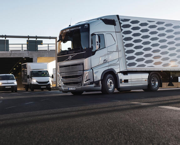 volvo-fh-met-botswaarschuwing volvo-fh-met-botswaarschuwing