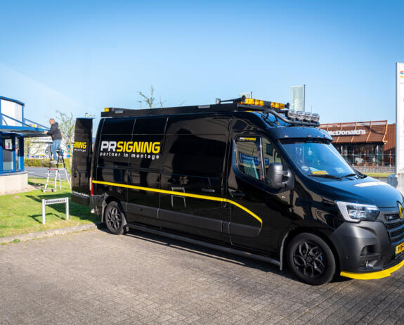 Renault Master PR Signing header Renault Master PR Signing header