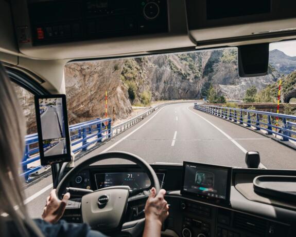 Volvo-truck met VDS en CMS