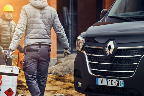 Nijwa-Renault-Master-bedrijfswagen-met-dubbele-cabine-tabs-exterieur