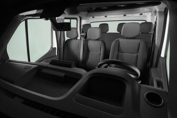 Nijwa-Renault-Master-bedrijfswagen-met-dubbele-cabine-tabs-interieur