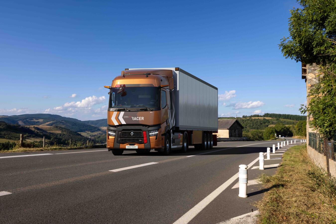 Renault Trucks Model 2025 - Smart Racer on the road